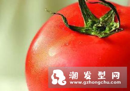 mac草莓红和番茄红像吗 试色对比