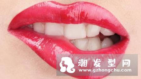 嘴唇上长泡烂了怎么办 会传染吗