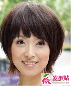 女生慵懒发型扎法 凌乱中不乏女人韵味