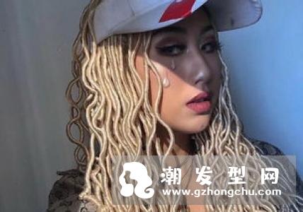 嘻哈女生编发发型 玩转嘻哈就这样扎头发