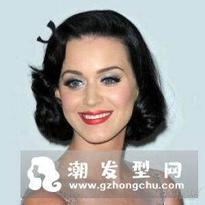 年前烫什么头发 水波纹卷发时尚感遮不住