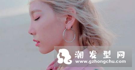 夏天男生染什么颜色的头发好看 银白闷青奶奶灰