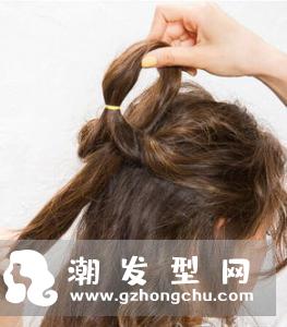 女生菠萝辫怎么编 这样编落落大方气质佳