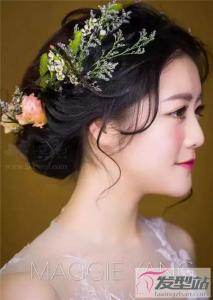 森系抽丝新娘发型 甜美迷人走红朋友圈