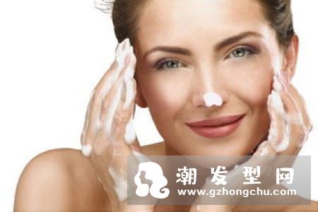 大宝洗面奶使用时间 适合的年龄和肤质
