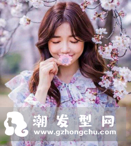 高宽颧骨女生适合发型图片 四六偏分中长卷发来袭