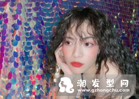 波波头发尾卷曲教程 轻松塑造发尾曲线美