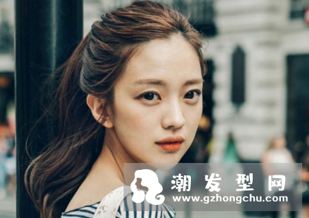 脸大怎么扎头发瘦脸 海滩式发髻来袭