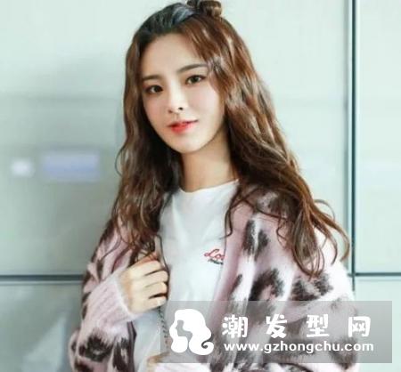 发量多怎么扎头发 蓬松时尚少女感满屏