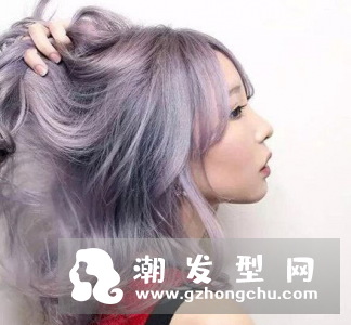 灰紫色头发图片 配卷发或者是波波头