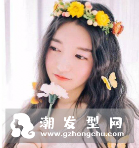 高宽颧骨女生适合发型图片 四六偏分中长卷发来袭