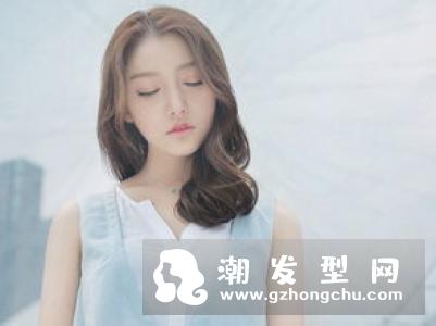女生烫发发型中长发 陶瓷烫告别单调显妩媚