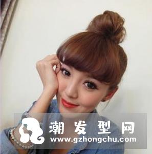 方脸女生怎么扎头发 修颜减龄重塑自信