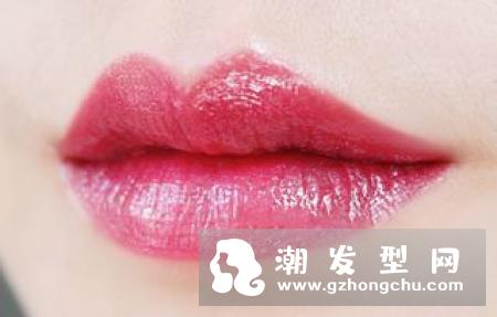 ysl唇釉28号是什么颜色 试色是怎样的