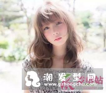 栗色中长烫发 空气感烫卷发