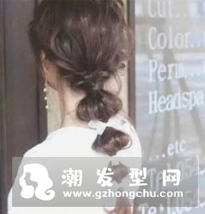 圆球泡泡辫子怎么扎 马尾辫是必须的