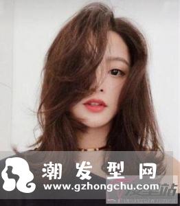 锁骨发一般烫什么发型 这样烫慵懒浪漫女人味爆棚