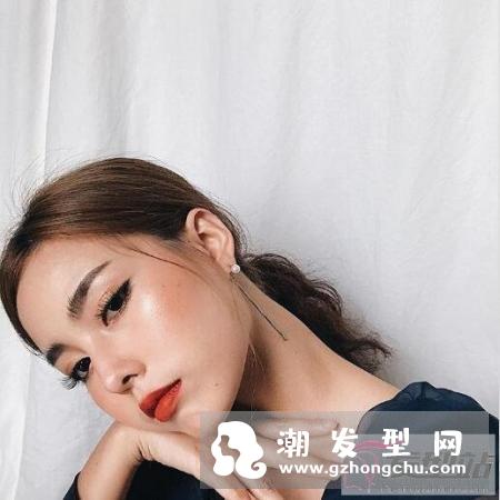 她是我见过最适合一头乱发的女子，这慵懒感妆发清新感太无敌了！