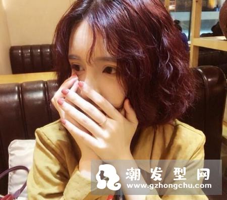 今年流行什么烫发 国外时尚达人都玩泡面蛋卷烫