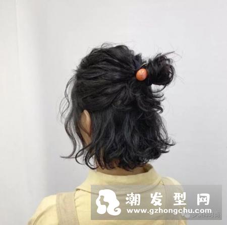 2020流行烫发发型范本 最近超红木马卷是换发型首选