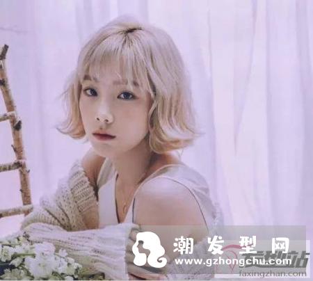 外翻波波头短发 减龄时髦又俏皮