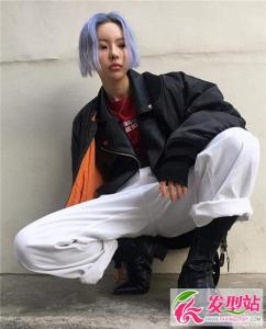 中分直发波波染发 靛色VS浅金色