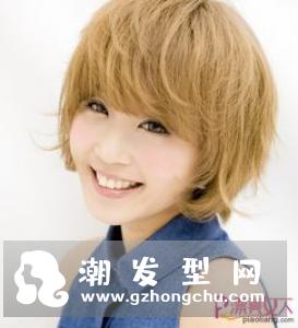 女生短发纹理烫发型 轻盈灵动时尚加分