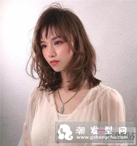 女生发量少怎么破 立体感空气烫告别秃头
