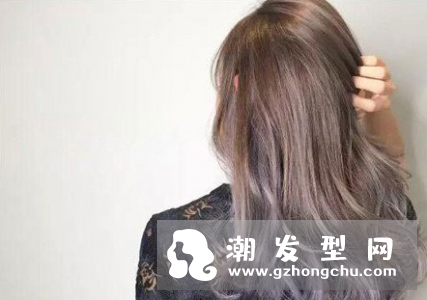 灰紫色头发图片 配卷发或者是波波头