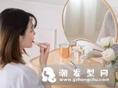 盲约夏天蒋欣发型叫什么 蒋欣同款泡面卷发型怎么弄