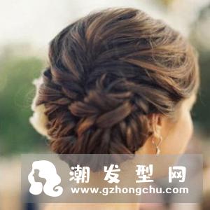 头发多烫什么样的卷发 优雅卷发让发型更丰盈时尚