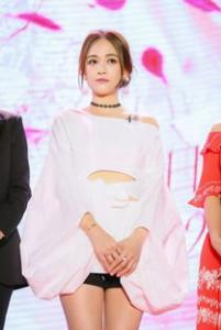 穿连衣裙扎什么头发 可爱扎发少女感满满