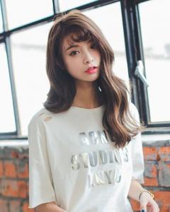 矮个子女生适合什么发型 适合长发吗