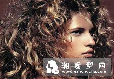 卷发用什么打理好 可以用发膜护发吗