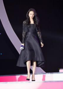 长发及腰怎么扎好看 这样扎优雅女神范满满