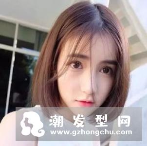 C螺旋内扣短发发型图片 棕色配马尾
