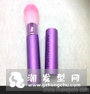 腮红刷和散粉刷有什么区别 上妆教程是怎样的