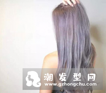灰紫色头发图片 配卷发或者是波波头