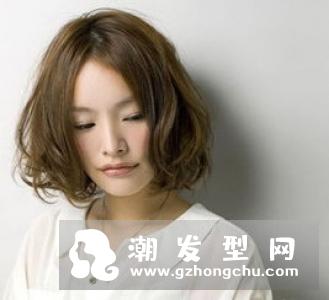 女生爆款中短发烫发发型 空气感的蓬松短发绝对适合你