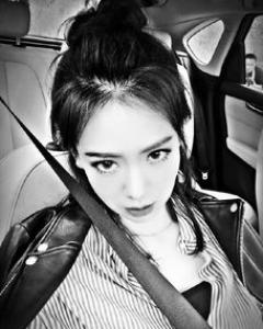 半丸子头适合什么脸型 俏皮活泼少女感满屏