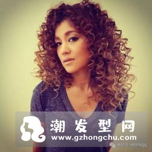 及肩发型怎么烫好看 泡面卷弹力十足显个性
