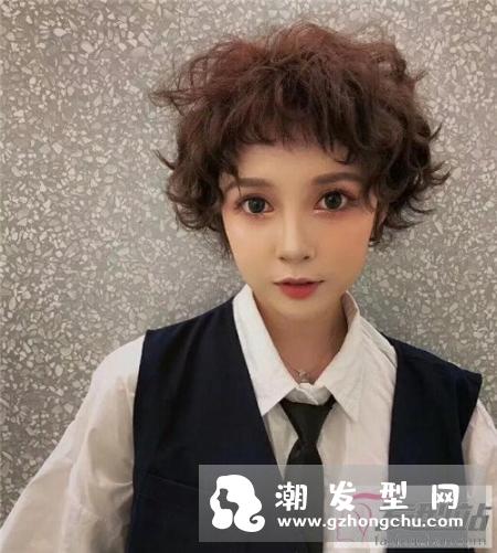 女生发量少怎么破 立体感空气烫告别秃头