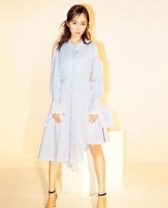 她是我见过最适合一头乱发的女子，这慵懒感妆发清新感太无敌了！
