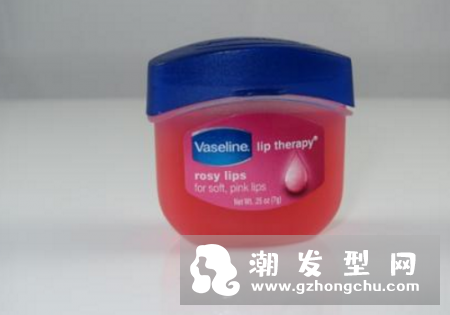 凡士林唇膏用手抹吗 可以天天用吗