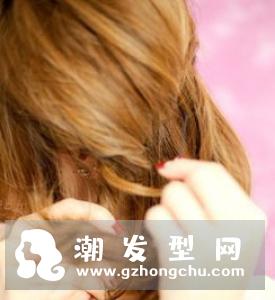卷发怎么扎简单好看 这些扎发让女生活泼减龄