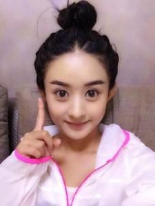 女生时尚过肩lob头发型 现在想剪还不算太晚