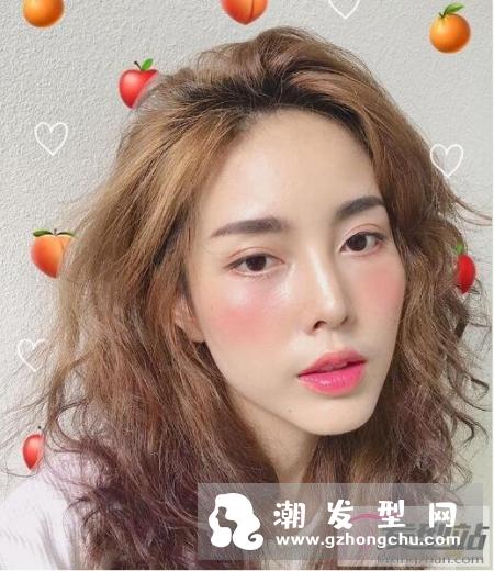 她是我见过最适合一头乱发的女子，这慵懒感妆发清新感太无敌了！