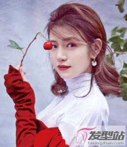 锁骨发一般烫什么发型 这样烫慵懒浪漫女人味爆棚
