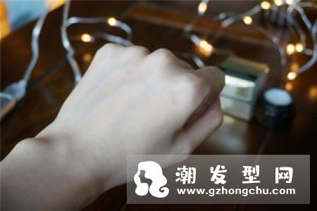 赫莲娜黑绷带和白绷带哪个好 使用方法是什么