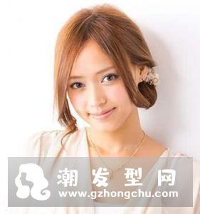 脸大怎么扎头发瘦脸 海滩式发髻来袭